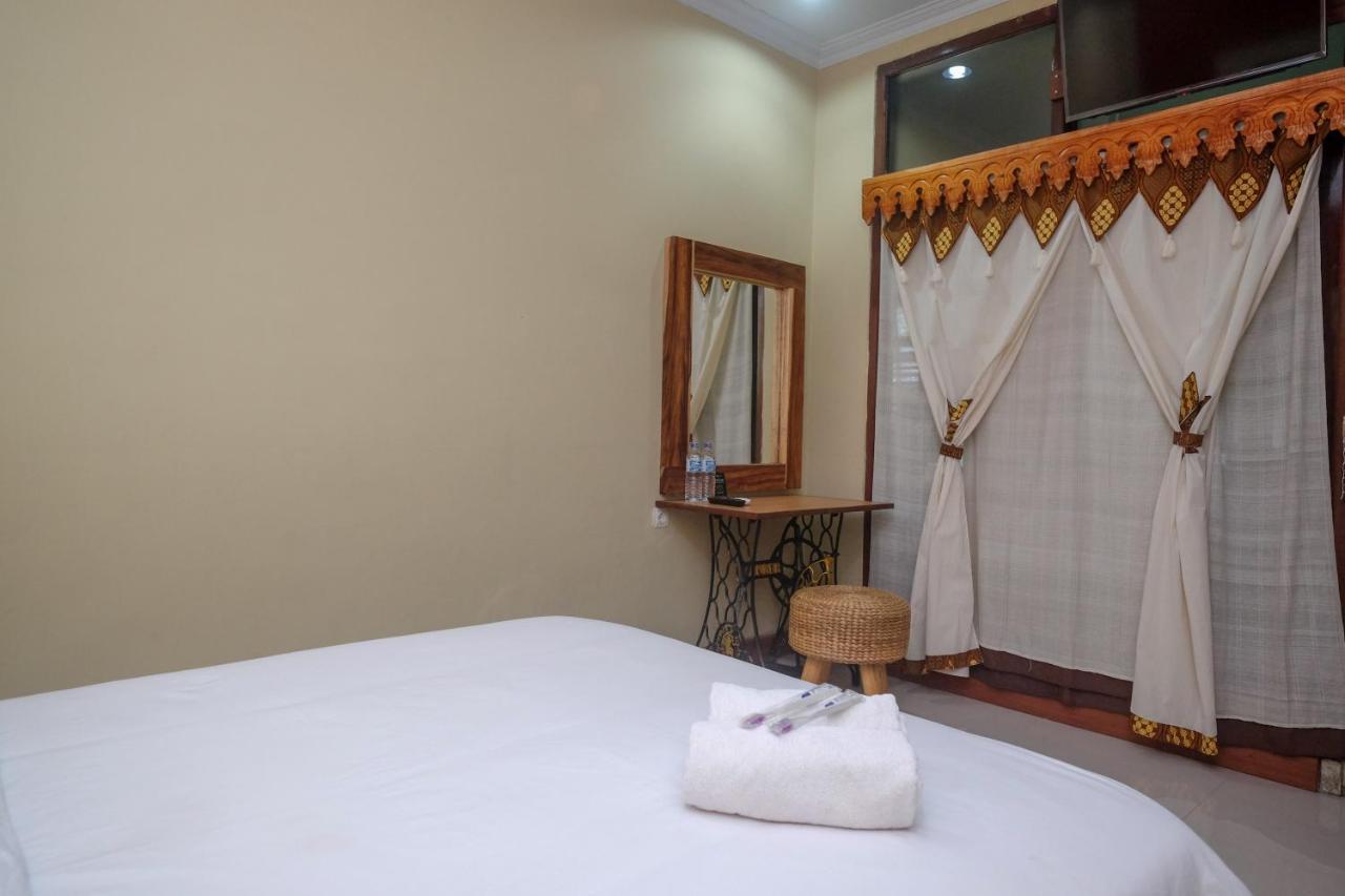 Urbanview Hotel Syariah Wisnugraha By Reddoorz Yogyakarta Exterior photo