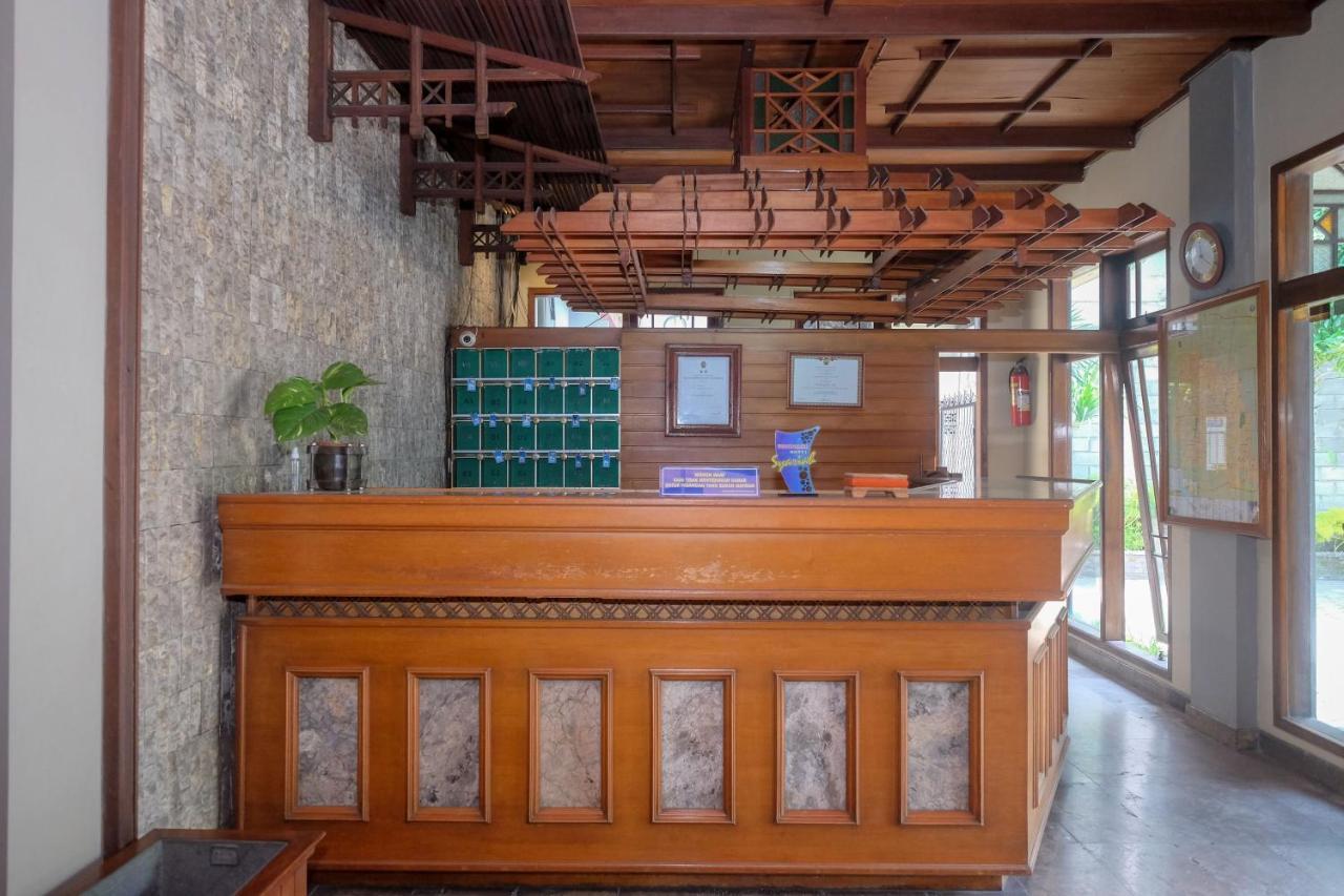 Urbanview Hotel Syariah Wisnugraha By Reddoorz Yogyakarta Exterior photo