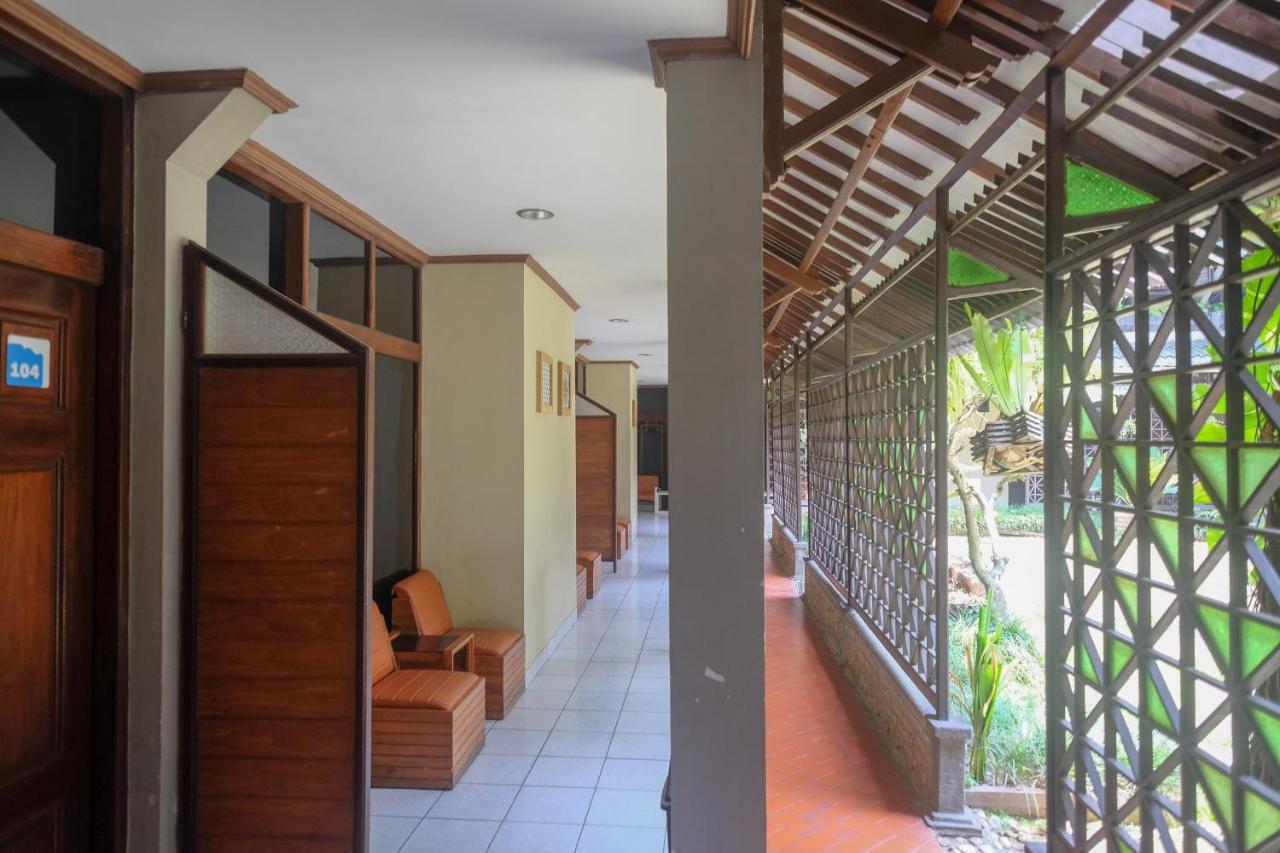 Urbanview Hotel Syariah Wisnugraha By Reddoorz Yogyakarta Exterior photo