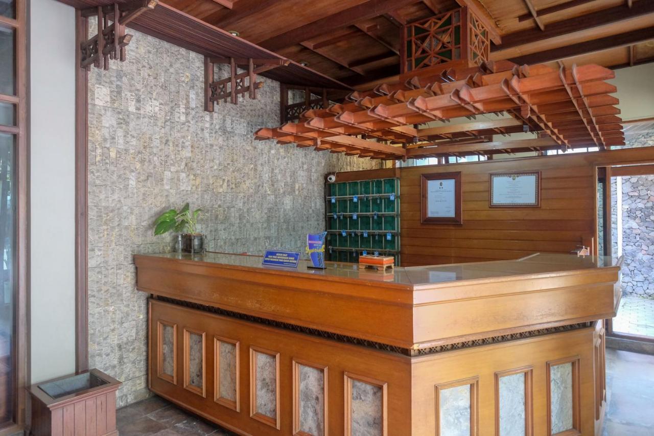 Urbanview Hotel Syariah Wisnugraha By Reddoorz Yogyakarta Exterior photo