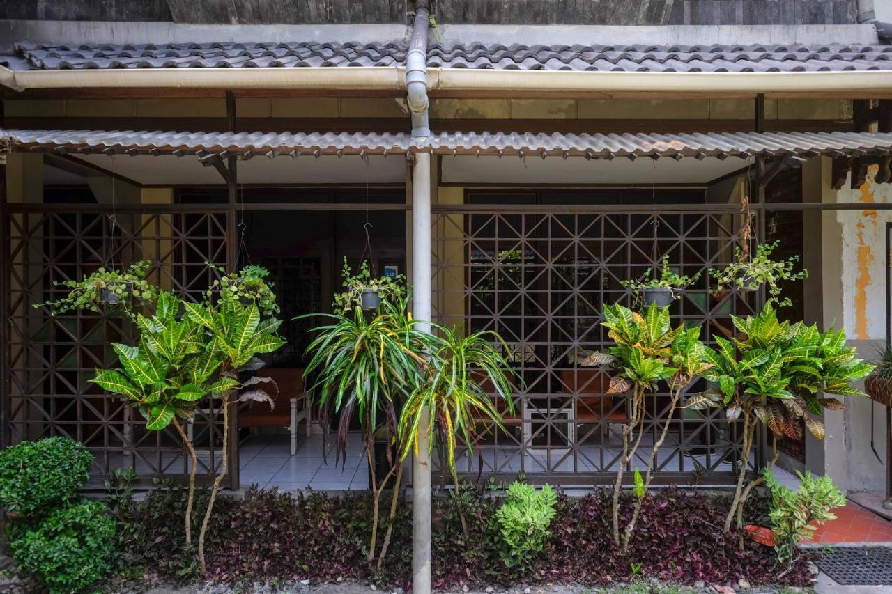 Urbanview Hotel Syariah Wisnugraha By Reddoorz Yogyakarta Exterior photo