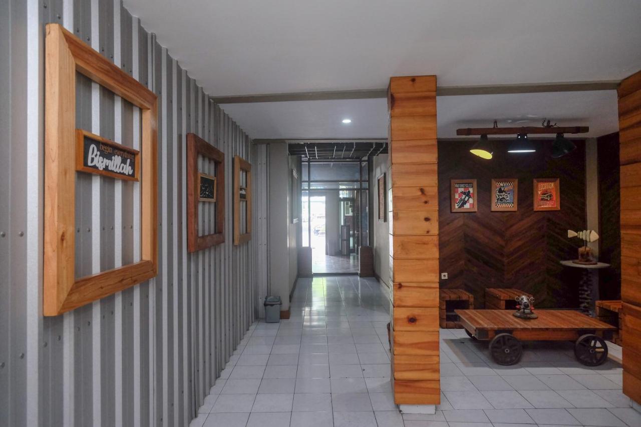 Urbanview Hotel Syariah Wisnugraha By Reddoorz Yogyakarta Exterior photo