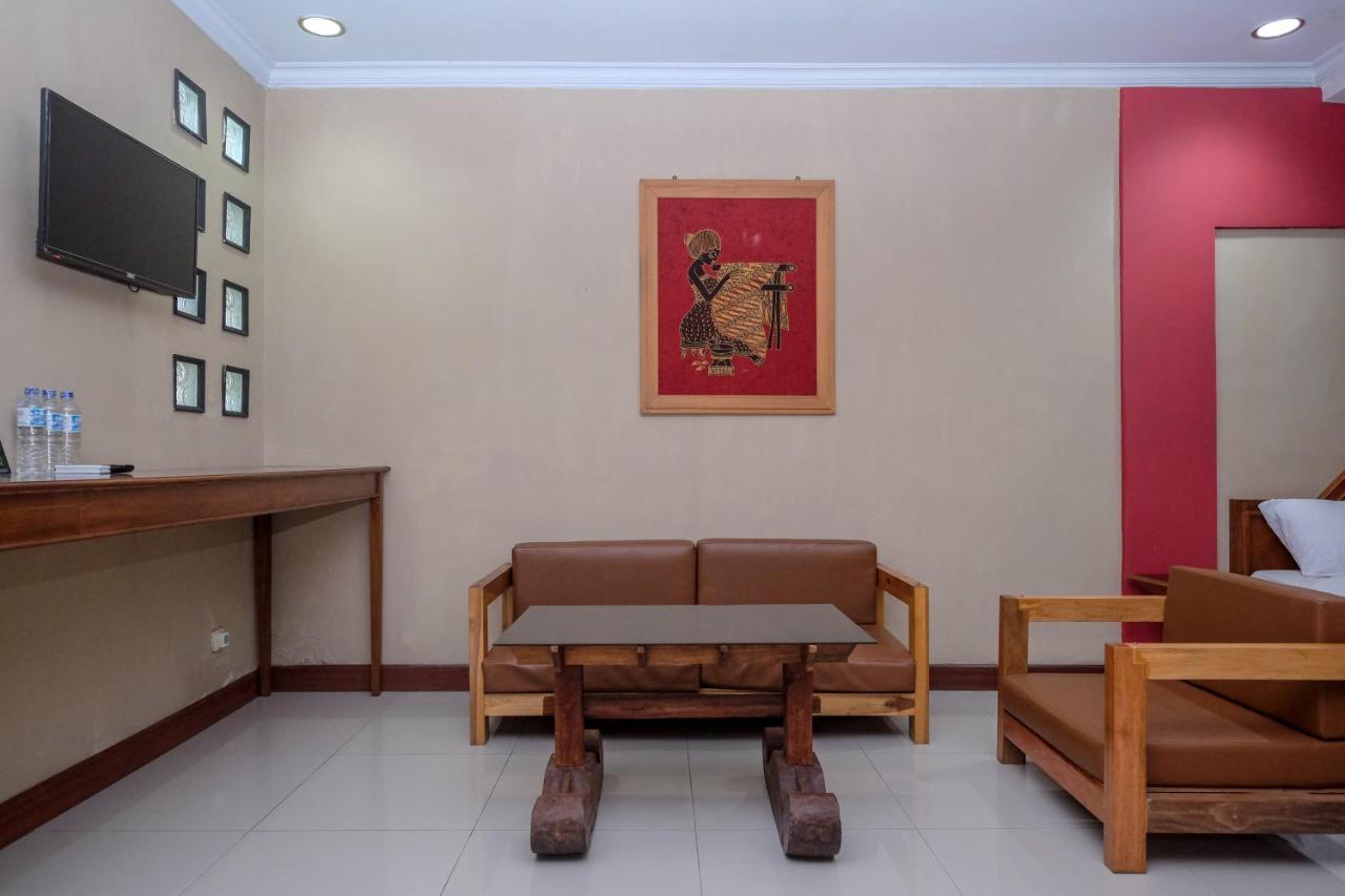 Urbanview Hotel Syariah Wisnugraha By Reddoorz Yogyakarta Exterior photo