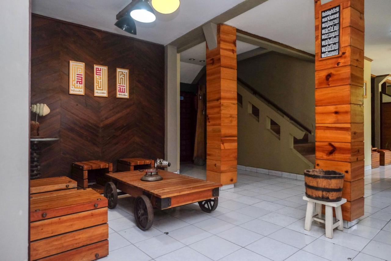 Urbanview Hotel Syariah Wisnugraha By Reddoorz Yogyakarta Exterior photo