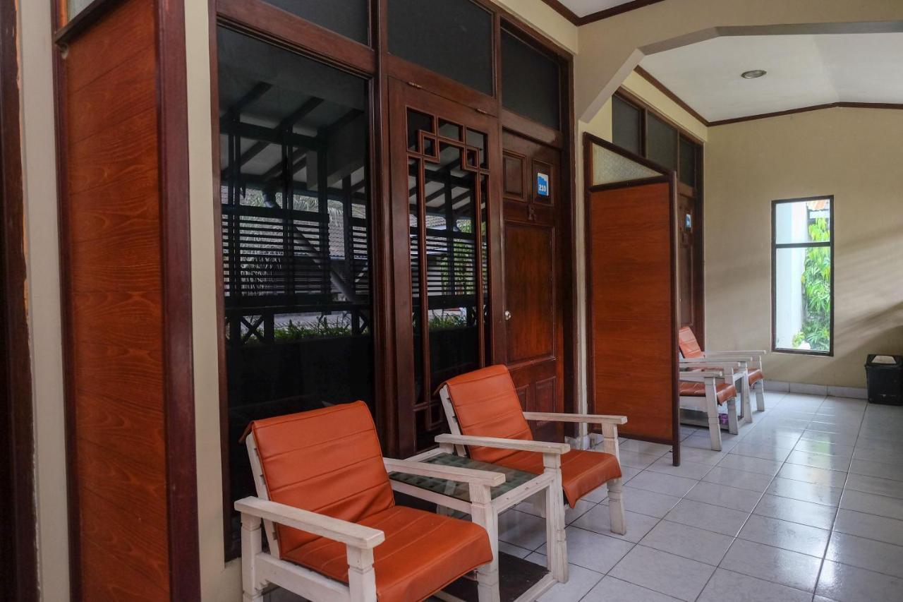 Urbanview Hotel Syariah Wisnugraha By Reddoorz Yogyakarta Exterior photo