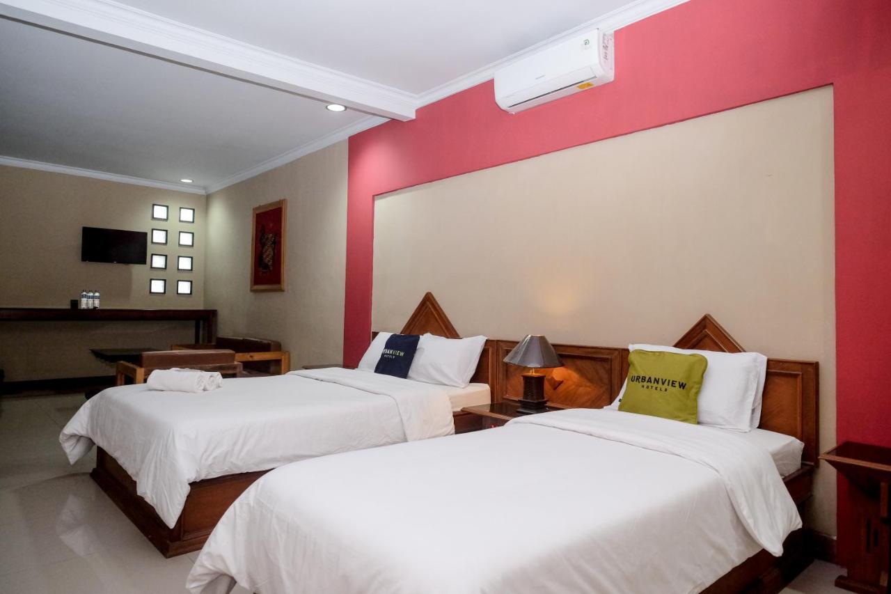 Urbanview Hotel Syariah Wisnugraha By Reddoorz Yogyakarta Exterior photo
