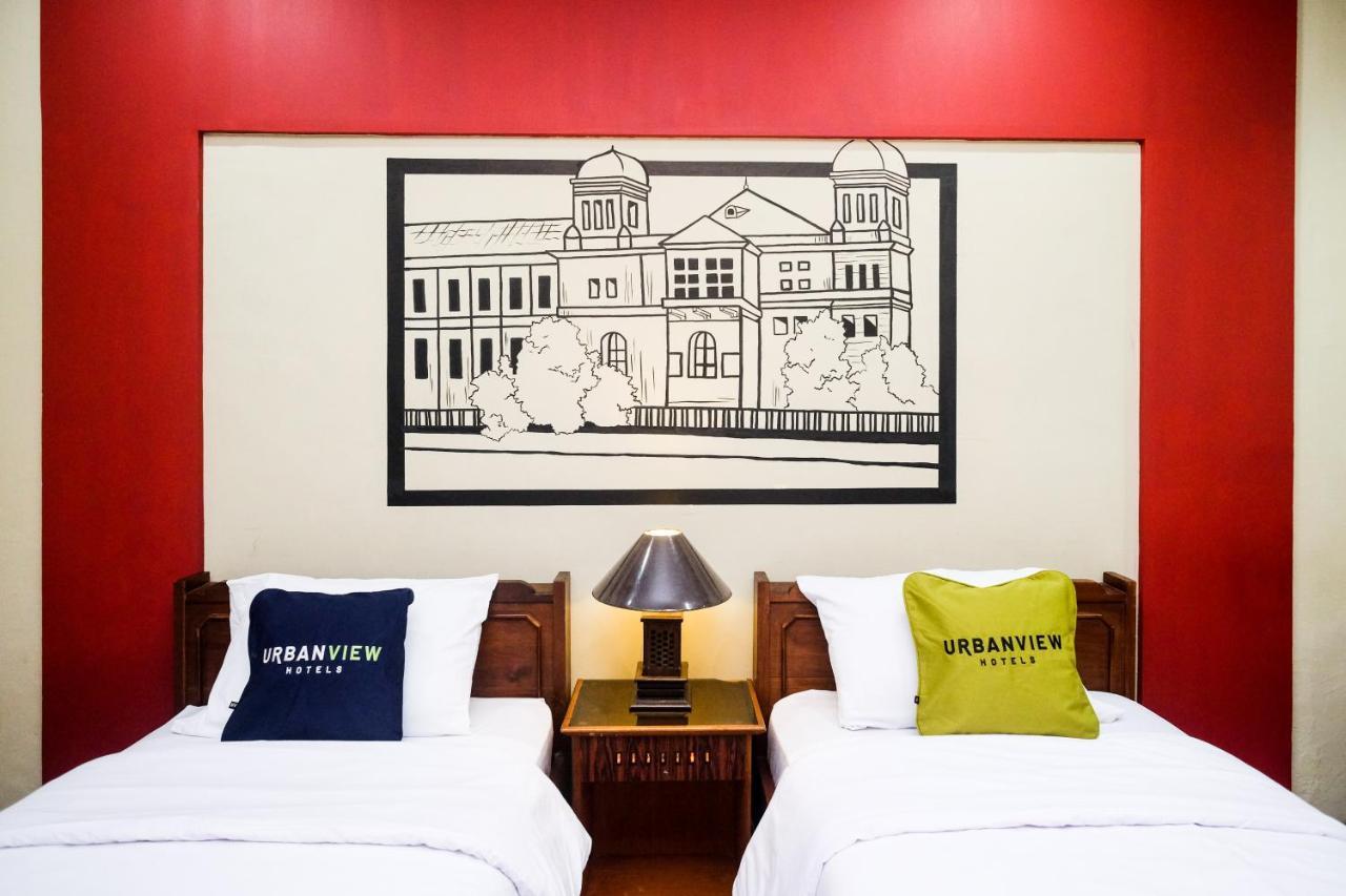 Urbanview Hotel Syariah Wisnugraha By Reddoorz Yogyakarta Exterior photo