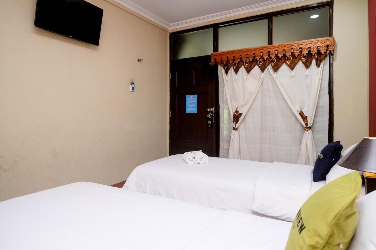 Urbanview Hotel Syariah Wisnugraha By Reddoorz Yogyakarta Exterior photo