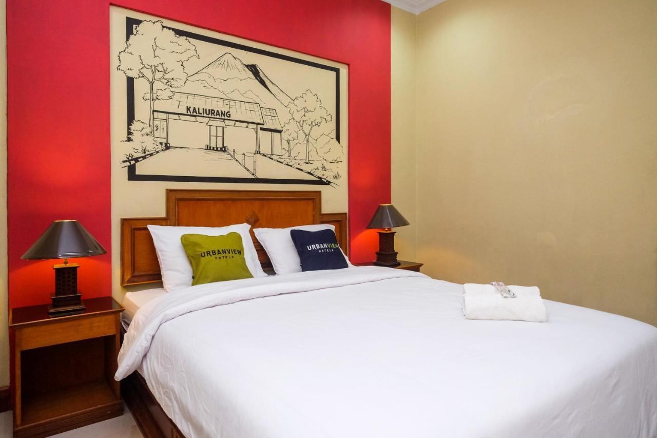 Urbanview Hotel Syariah Wisnugraha By Reddoorz Yogyakarta Exterior photo