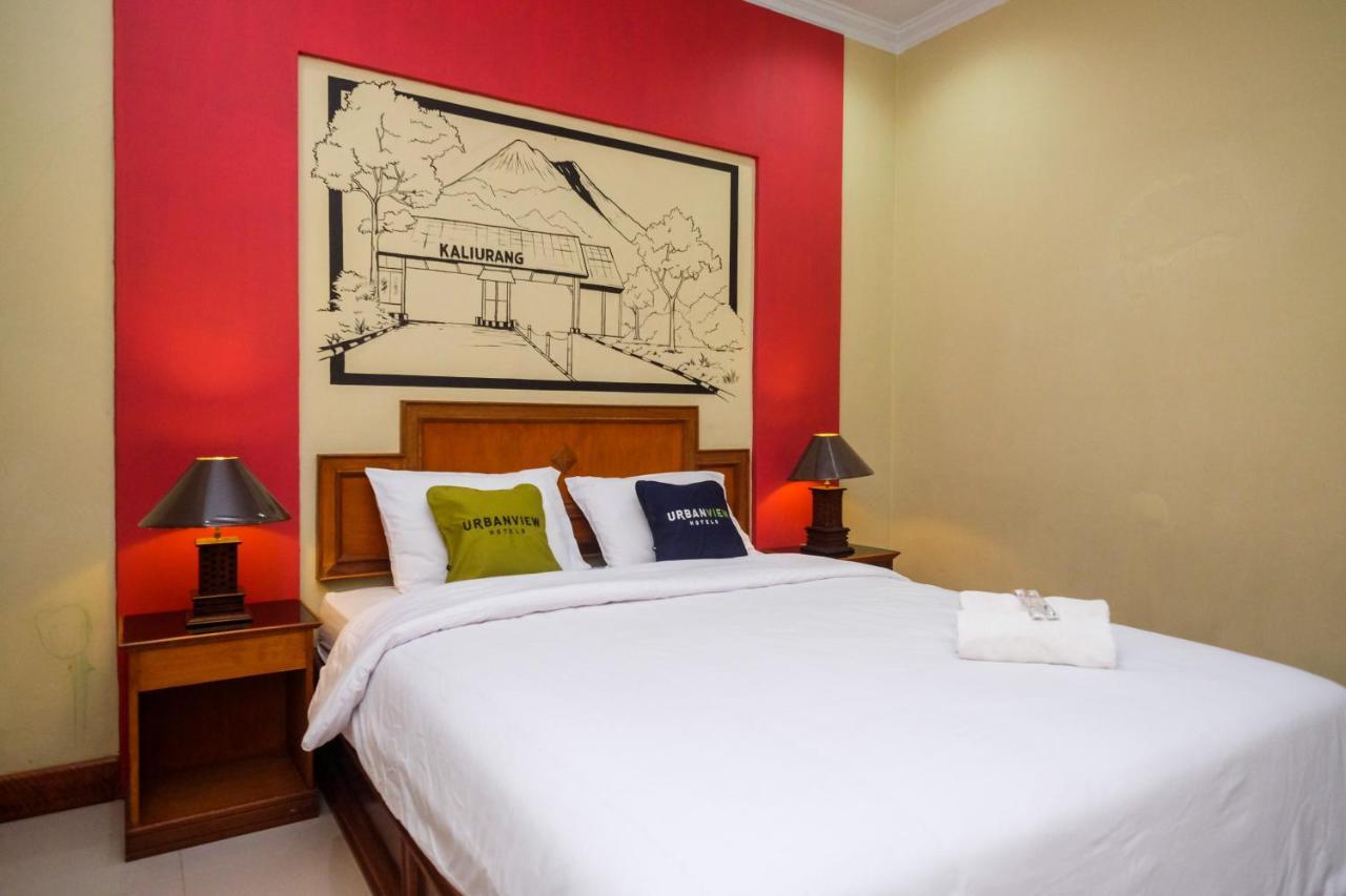 Urbanview Hotel Syariah Wisnugraha By Reddoorz Yogyakarta Exterior photo