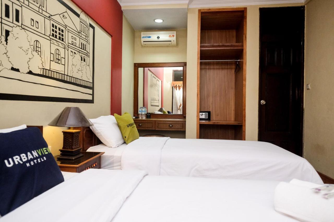 Urbanview Hotel Syariah Wisnugraha By Reddoorz Yogyakarta Exterior photo